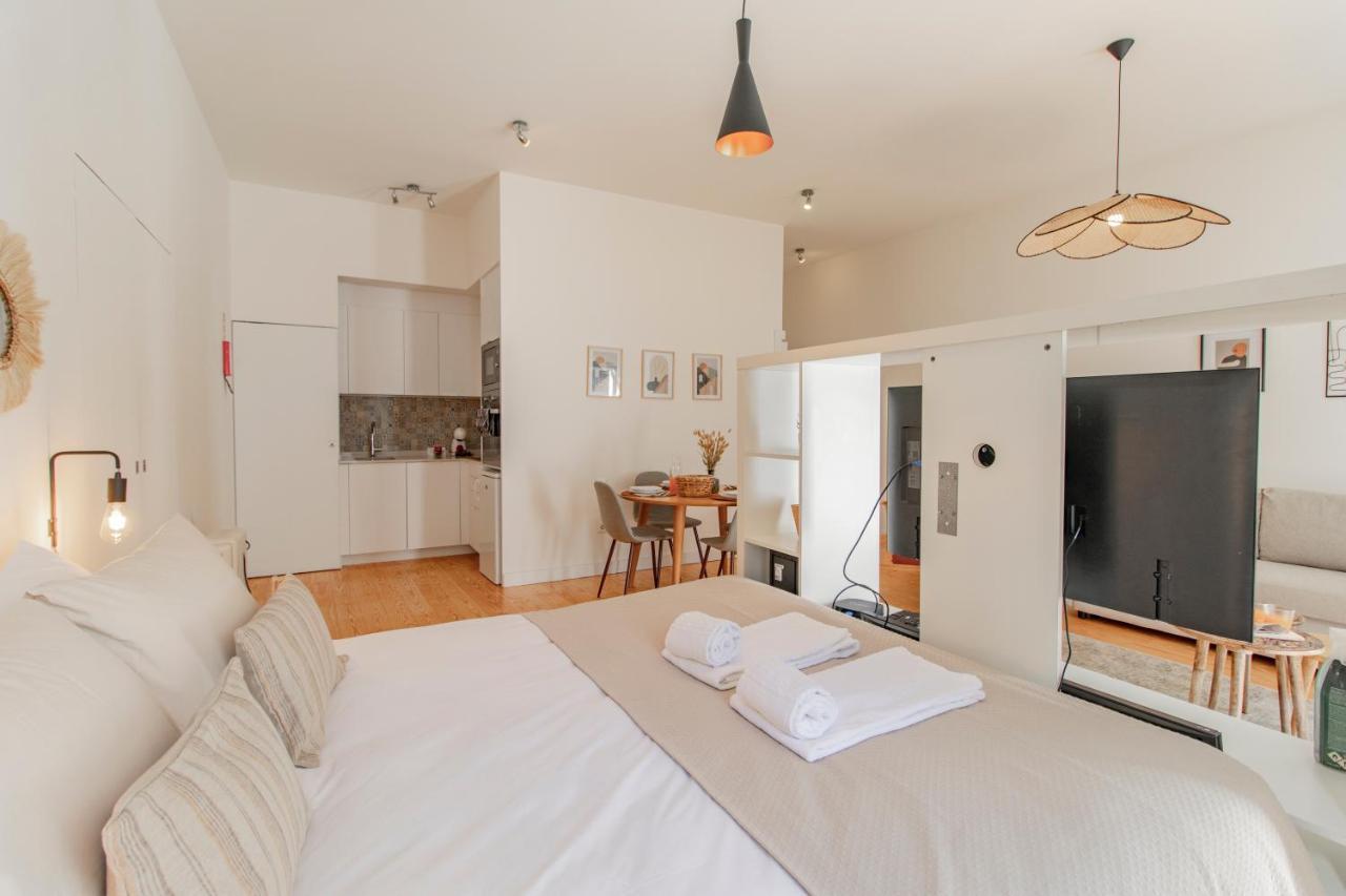 Virtudes Flat W/ Ac & Balcony By Lovelystay Porto Exterior photo