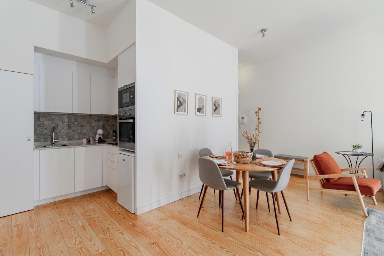 Virtudes Flat W/ Ac & Balcony By Lovelystay Porto Exterior photo