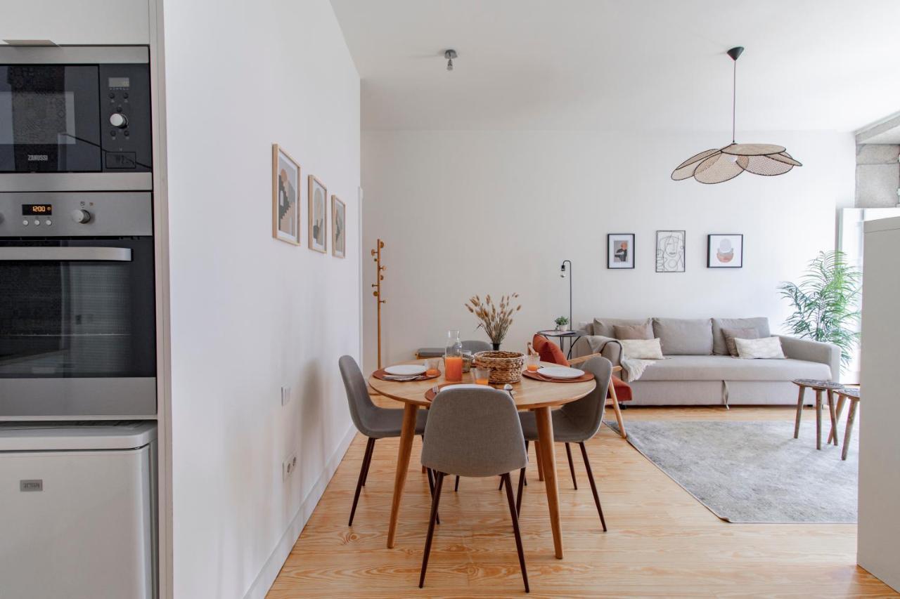 Virtudes Flat W/ Ac & Balcony By Lovelystay Porto Exterior photo