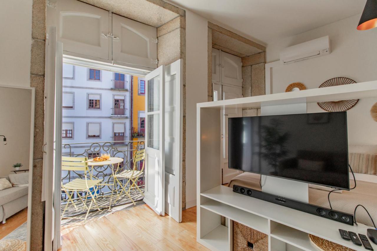 Virtudes Flat W/ Ac & Balcony By Lovelystay Porto Exterior photo