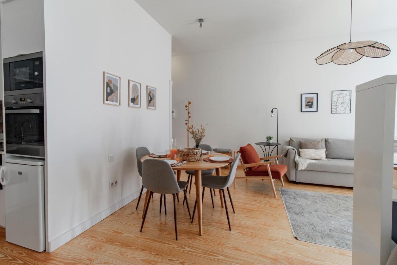 Virtudes Flat W/ Ac & Balcony By Lovelystay Porto Exterior photo